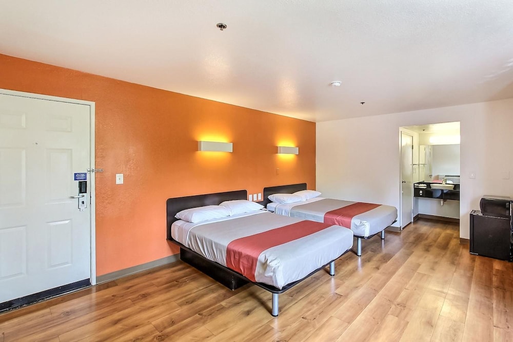 Motel6 Sunnyvale, CA - North 29/60