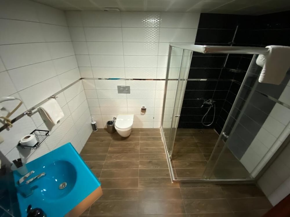 Yucel Hotel 50/50