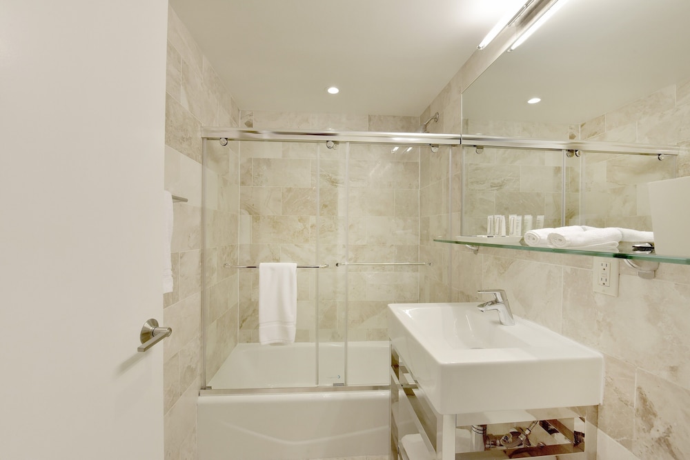 Hotel 32 32 17/78