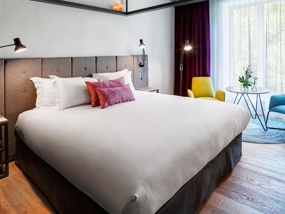 CLASSIC, QUEEN BED