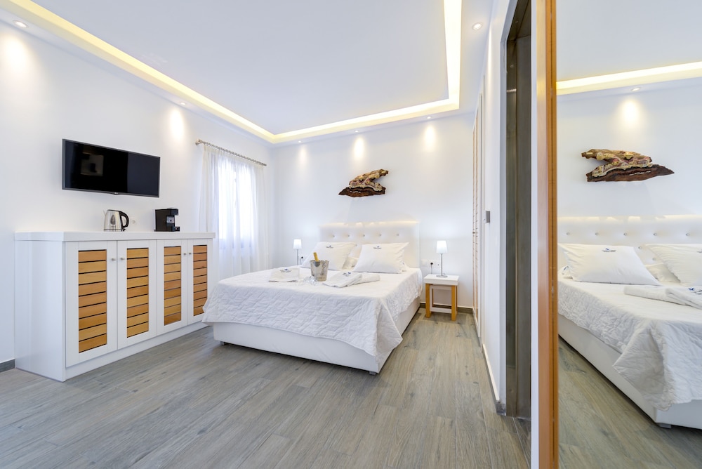 JUNIOR SUITE, OUTDOOR JETTED TUB