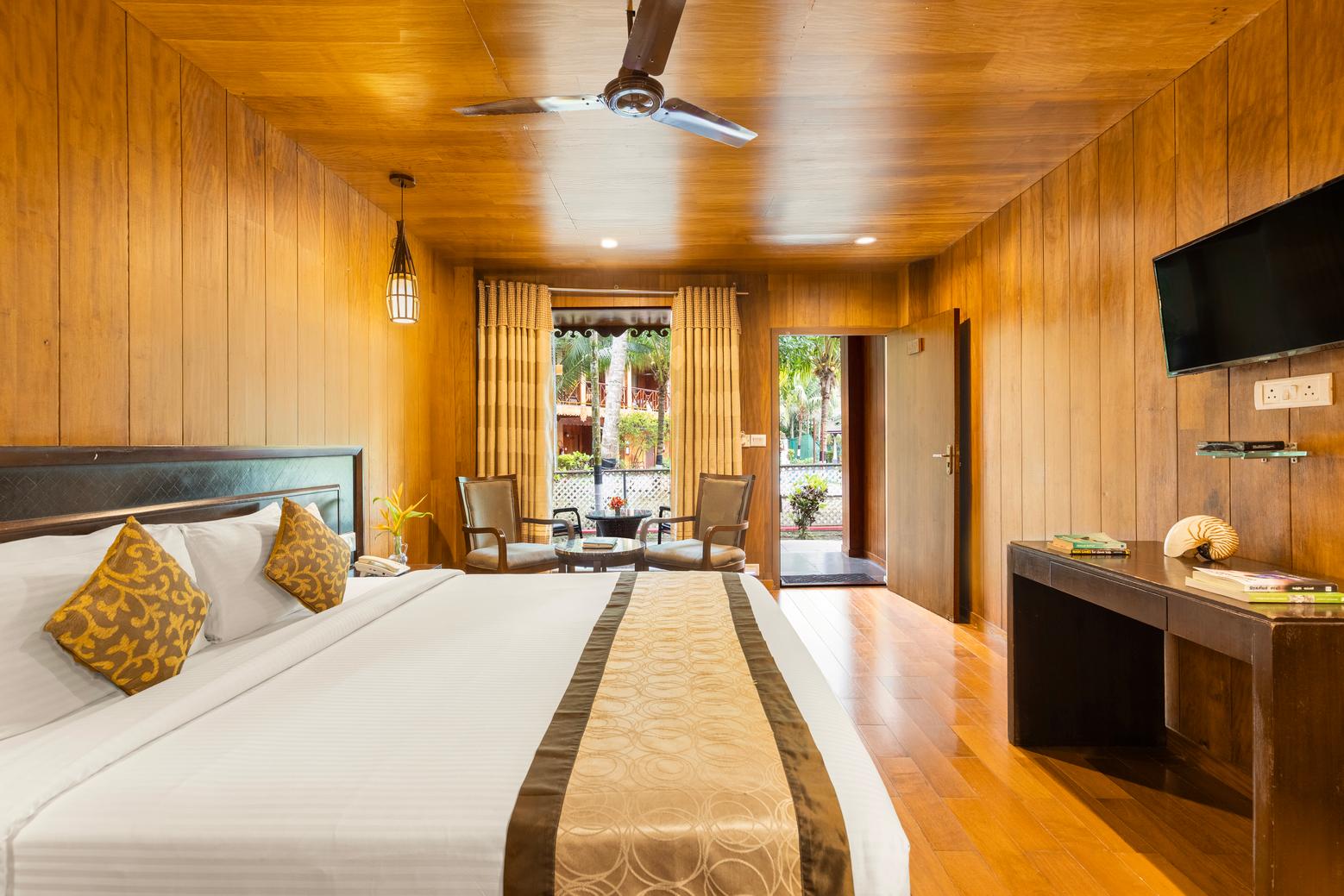 Room, Pool Side