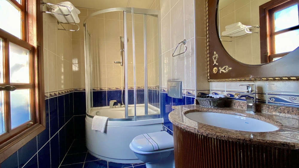 Mediterra Art Hotel 50/50