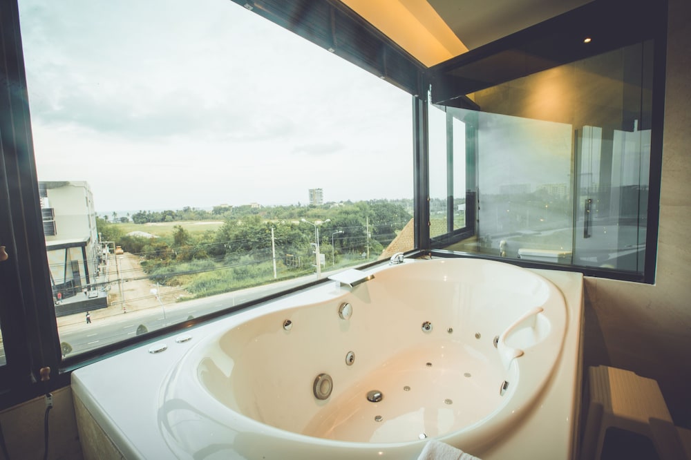 Whale Hua Hin 46/46