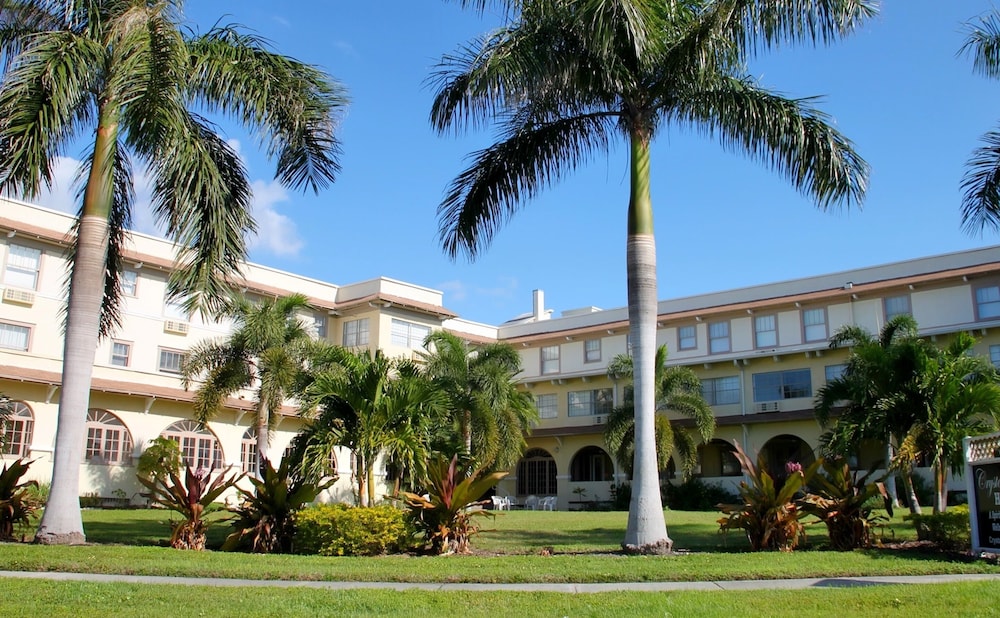 Crystal Bay Hotel 68/79