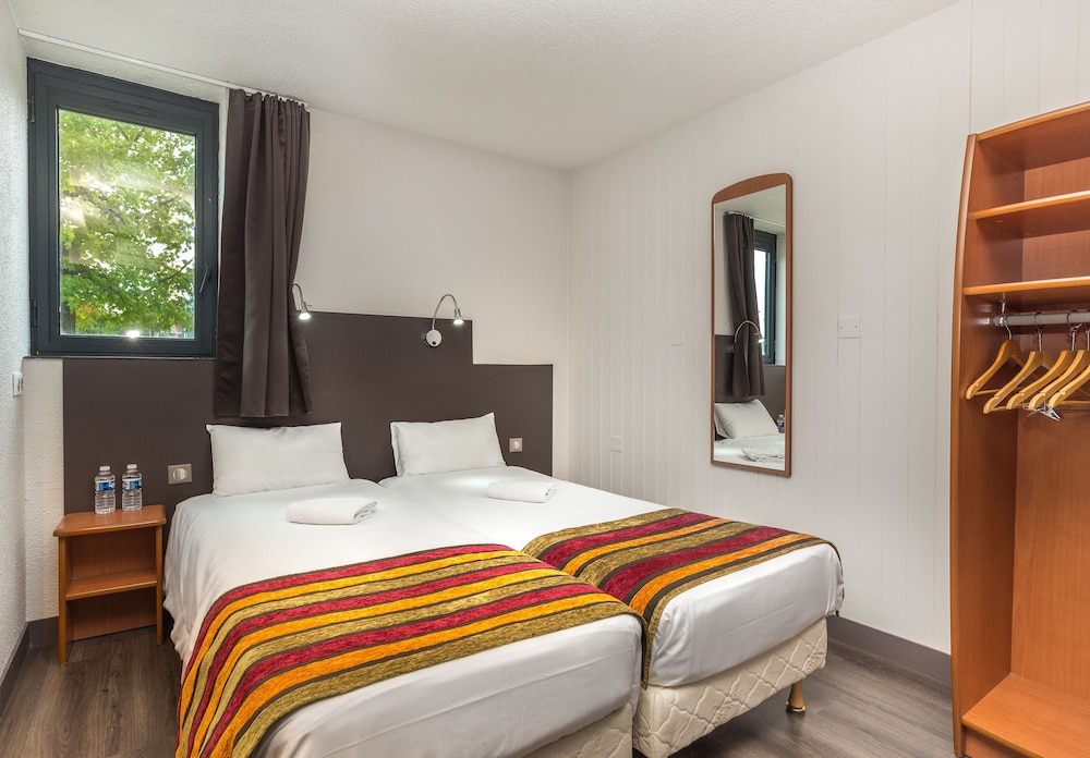 Brit Hotel Chambery 13/55
