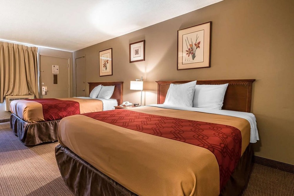 ECONO LODGE 13/36