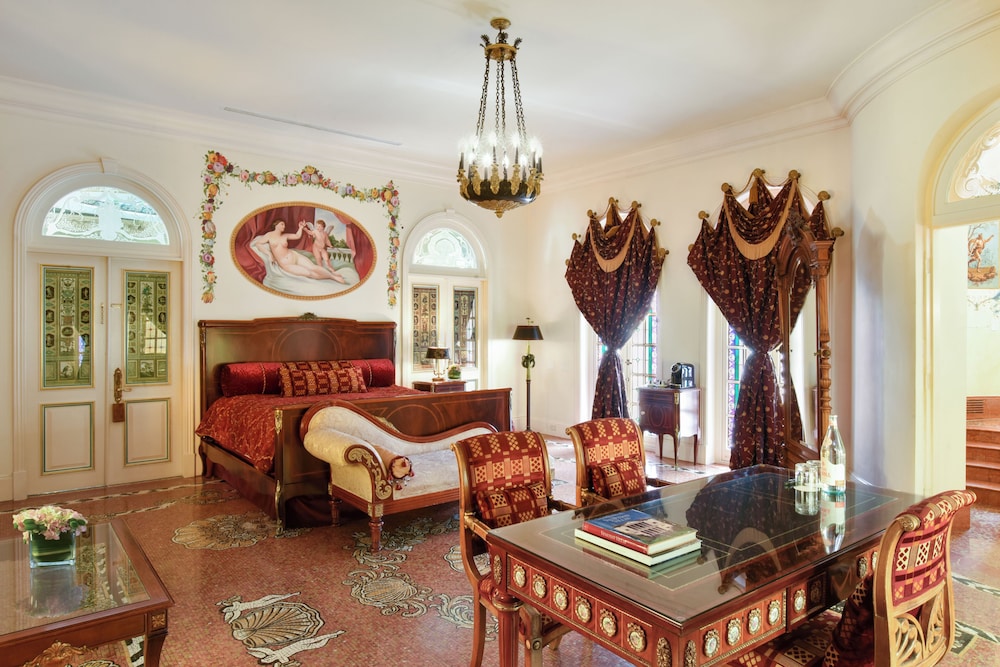 LUXURY, STUDIO, SUITE