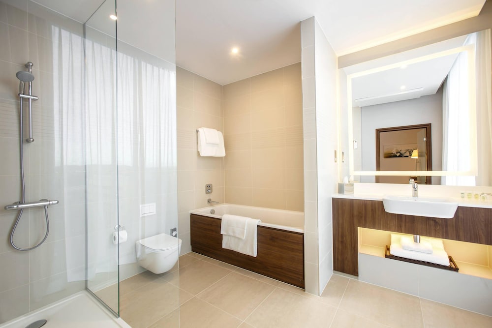 Courtyard By Marriott Edinburgh West 13/55