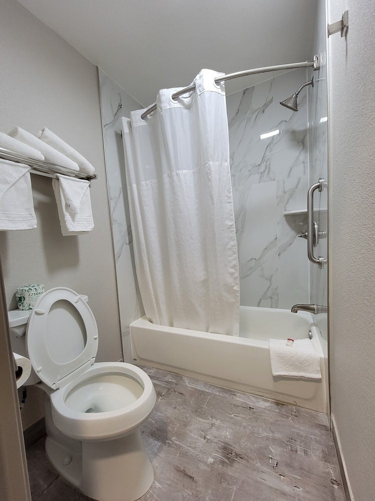 Days Inn by Wyndham Ruidoso Downs 25/54