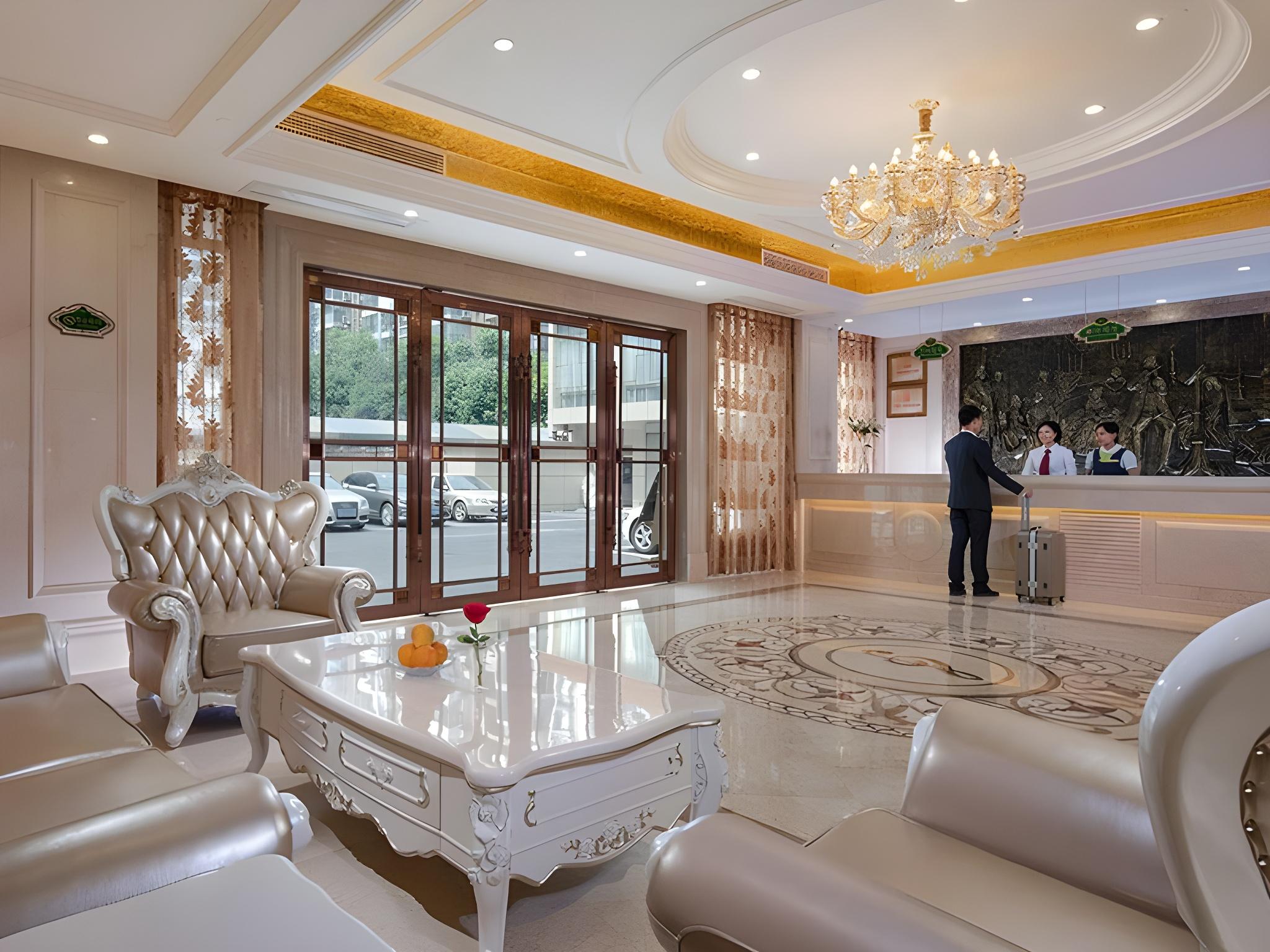 Vienna Hotel (Chengdou Dufu Thatched Cottage Jinsha Site) 10/37