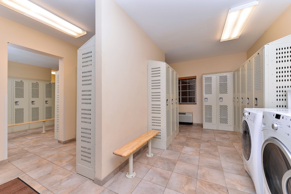 CANDLEWOOD SUITES WILLISTON 44/77