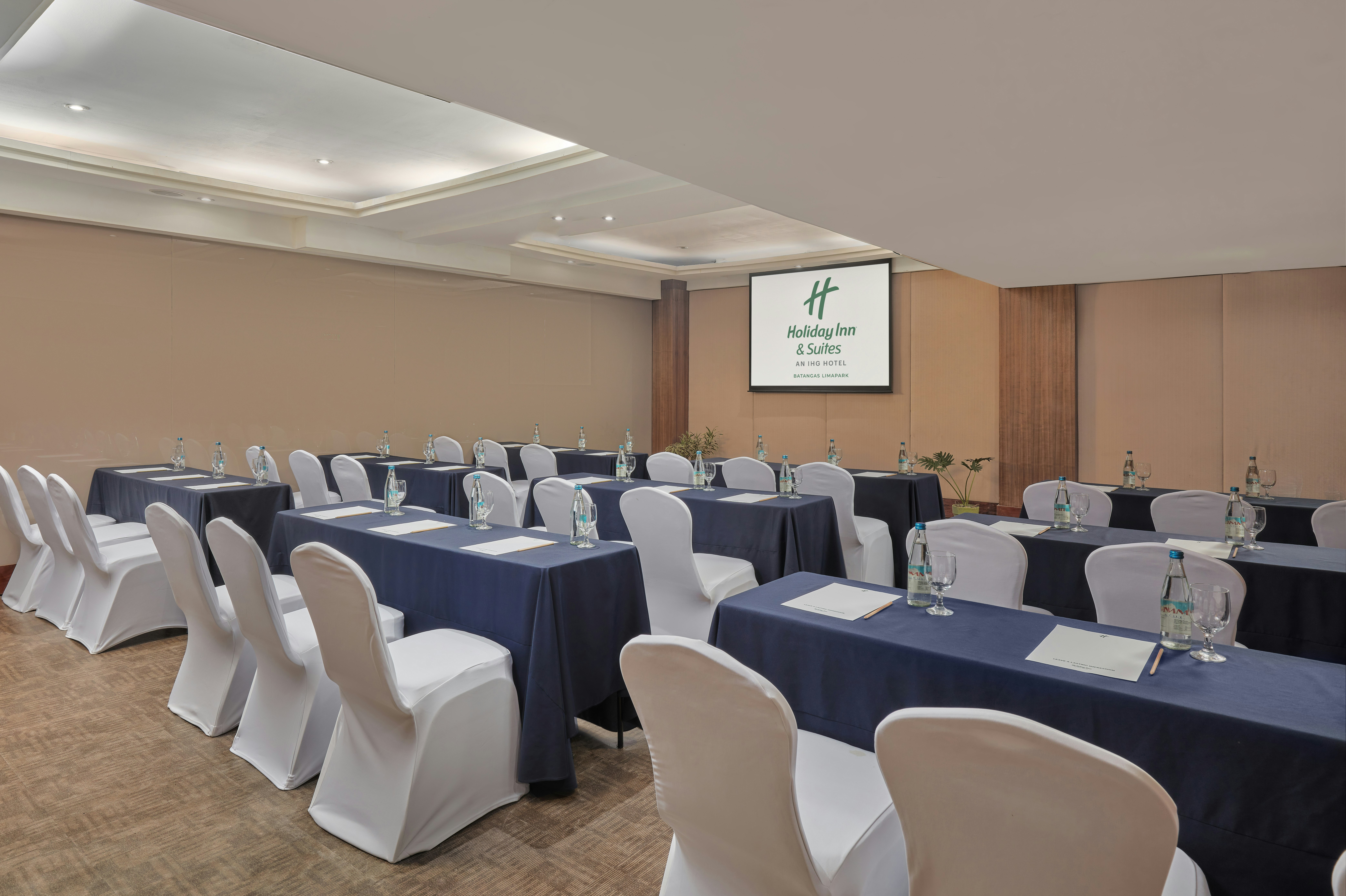 Holiday Inn & Suites Batangas Limapark 36/50