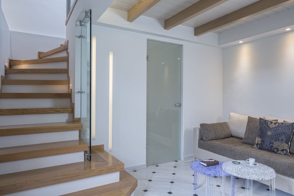Casa Delfino Suites 40/93