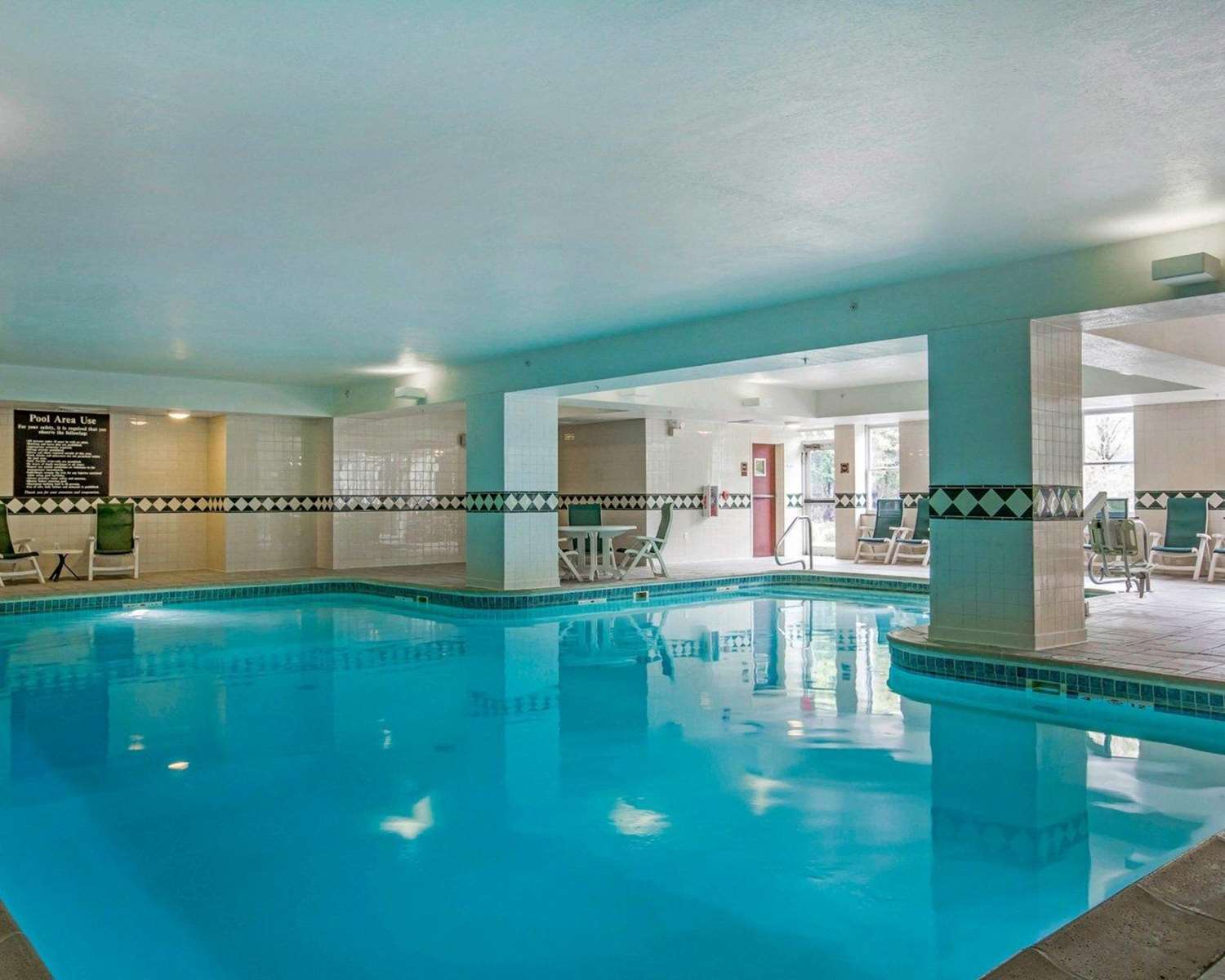 Comfort Inn and Suites Near Burke Mountain Saint Johnsbury, VT 15/32