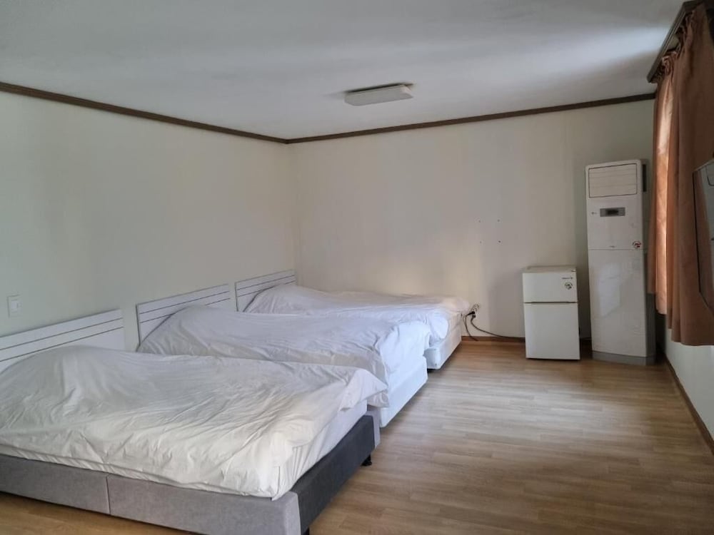 ROOM, TRIPLE