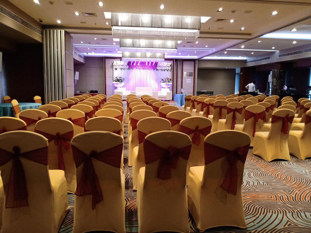 Royal Orchid Central Vadodara 36/50
