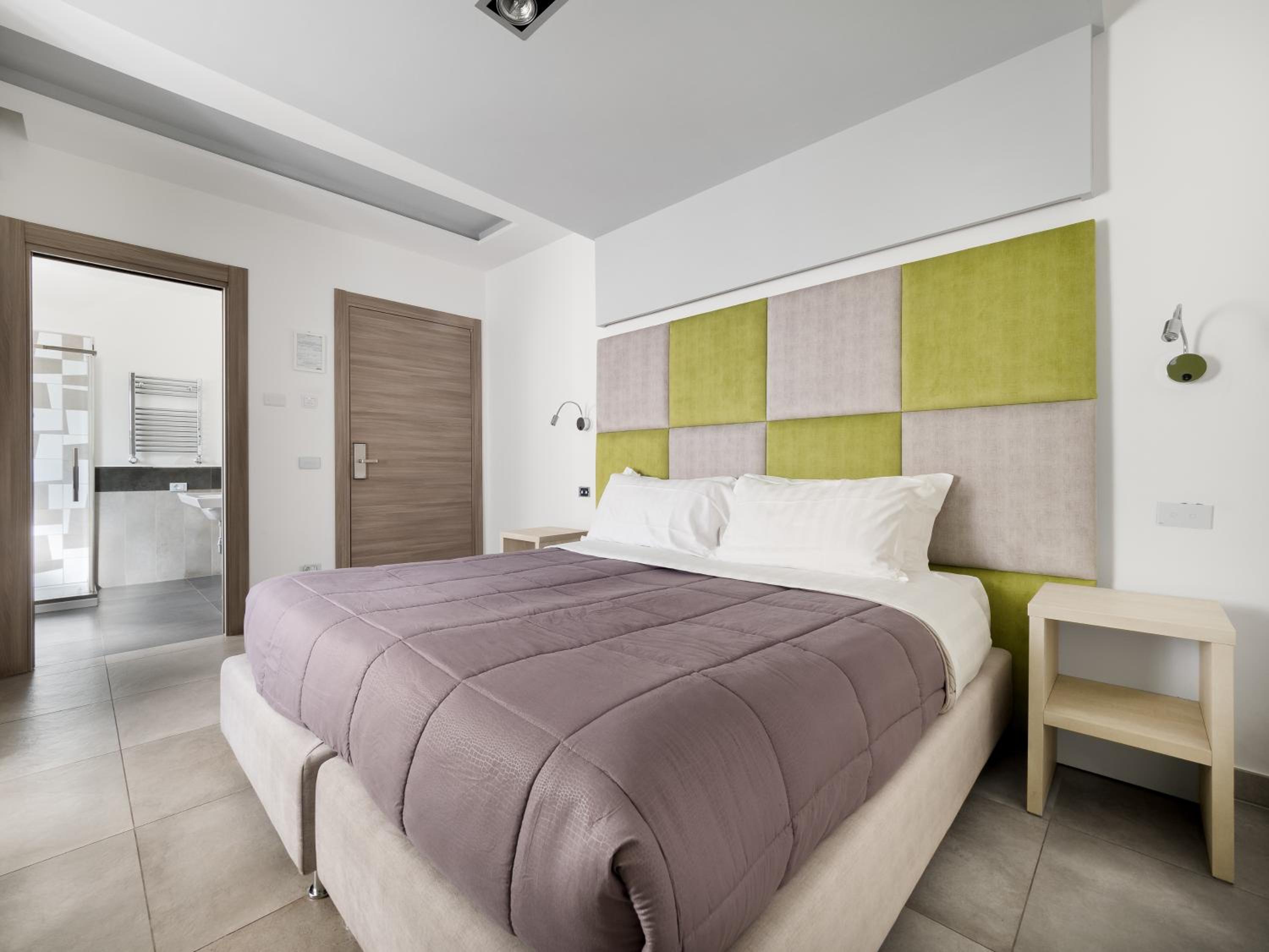 Room, Double or Twin Bed