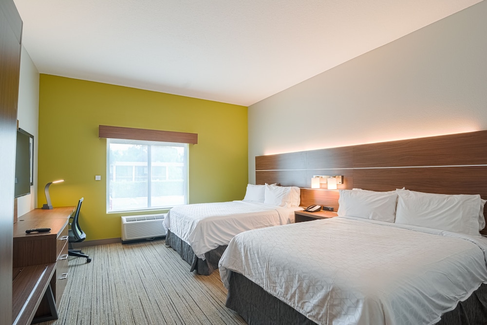 Holiday Inn Express Hotel Suites Tampa Usf Busch Gardens 21/70