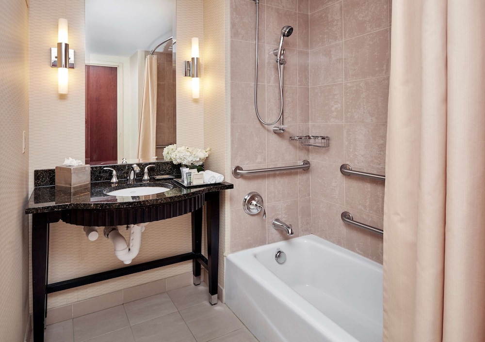 Hilton Baltimore Inner Harbor 20/84