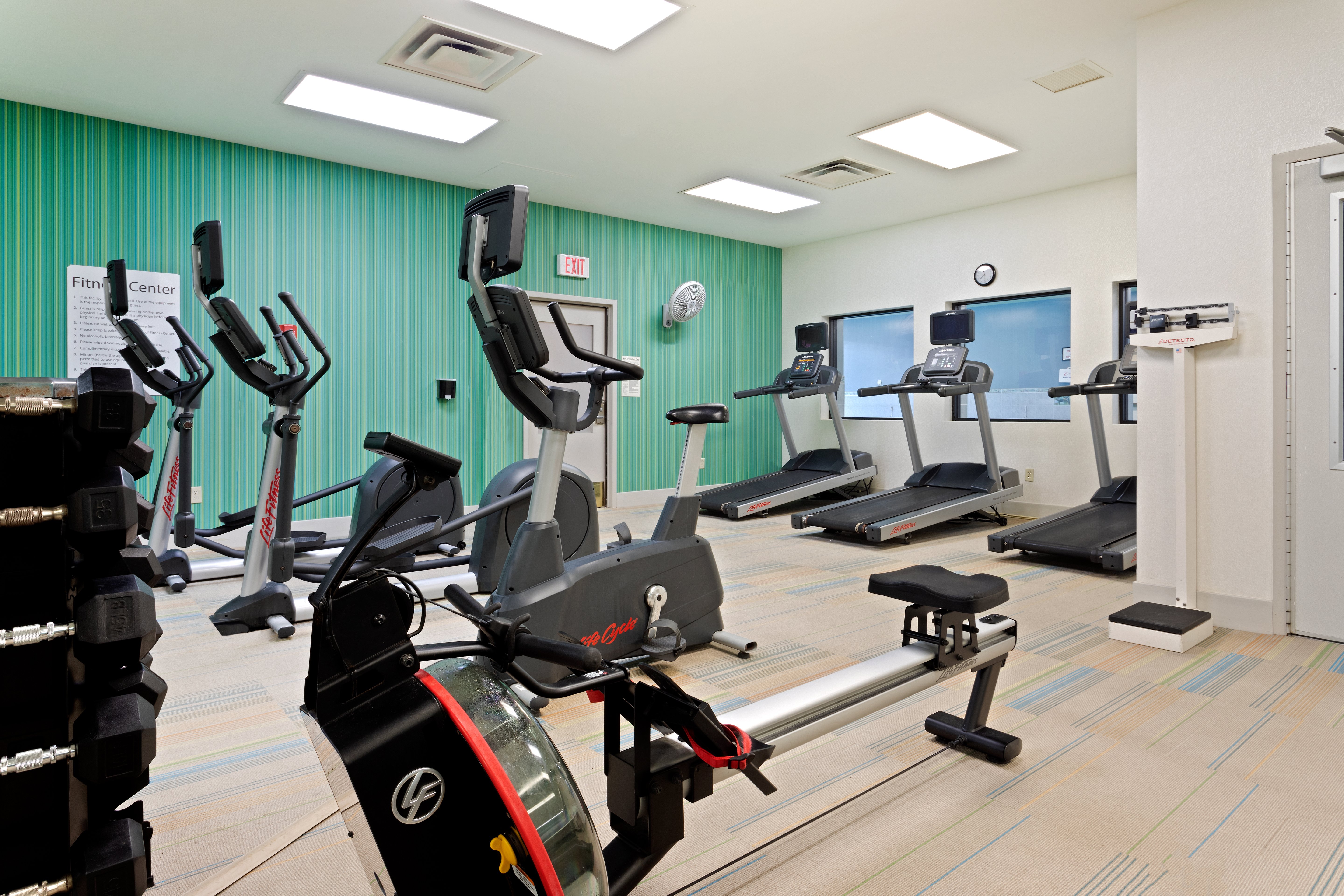 Holiday Inn Express Hauppauge-Long Island 38/66