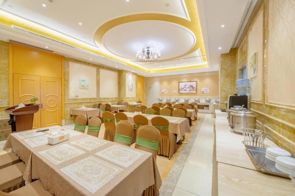 Vienna Hotel (Zhongshan Rainbow Avenue) 39/58