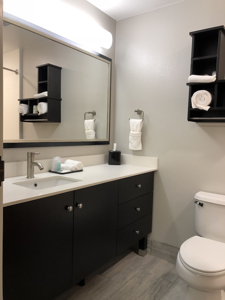 MainStay Suites of Lancaster County 16/42