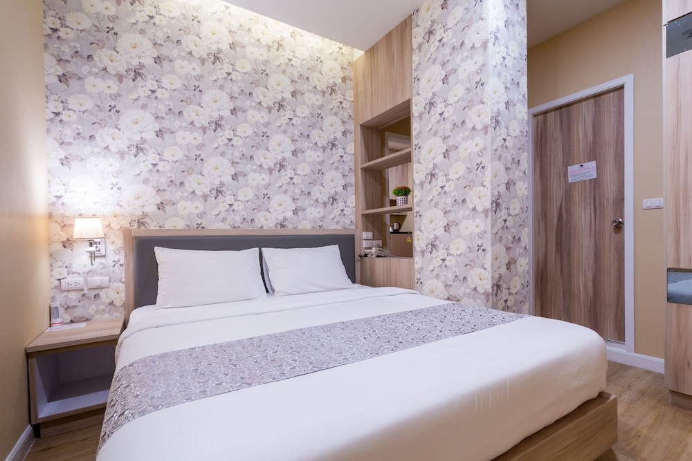 Leela Orchid Hotel 5/49