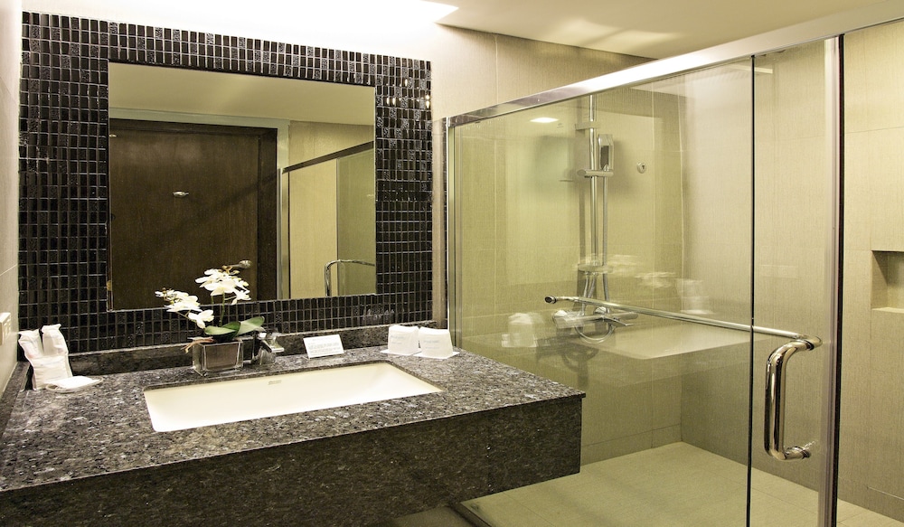 Bayfront Hotel Cebu - North Reclamation 64/67