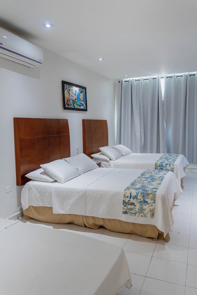 غرفة عائلية بسريرين مزدوجين مع أريكة، Coral Reef Hotel 2/10