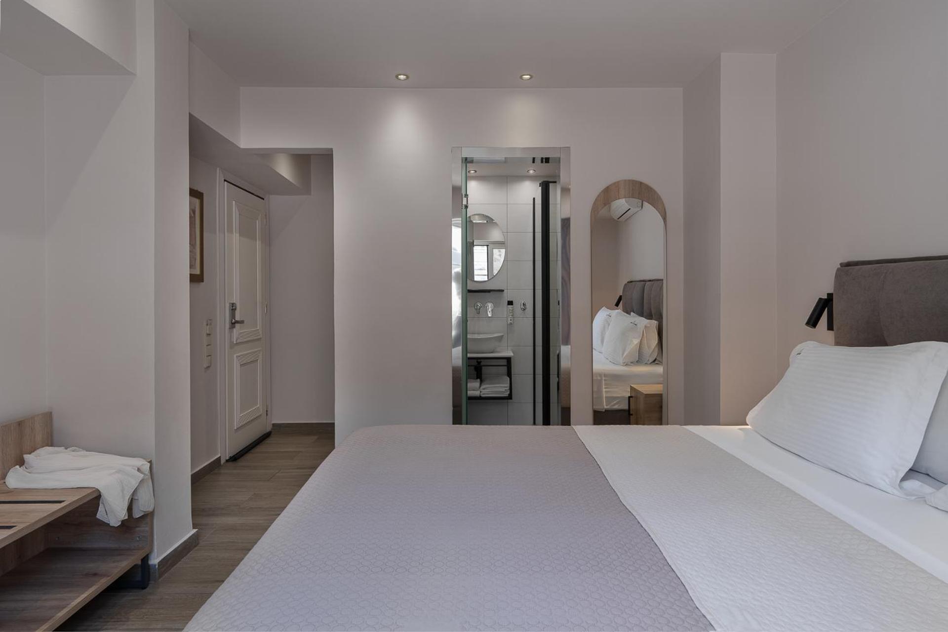 غرفة بسرير مزدوج أو سريرين منفصلين بشرفة، Piraeus City Hotel 8/10