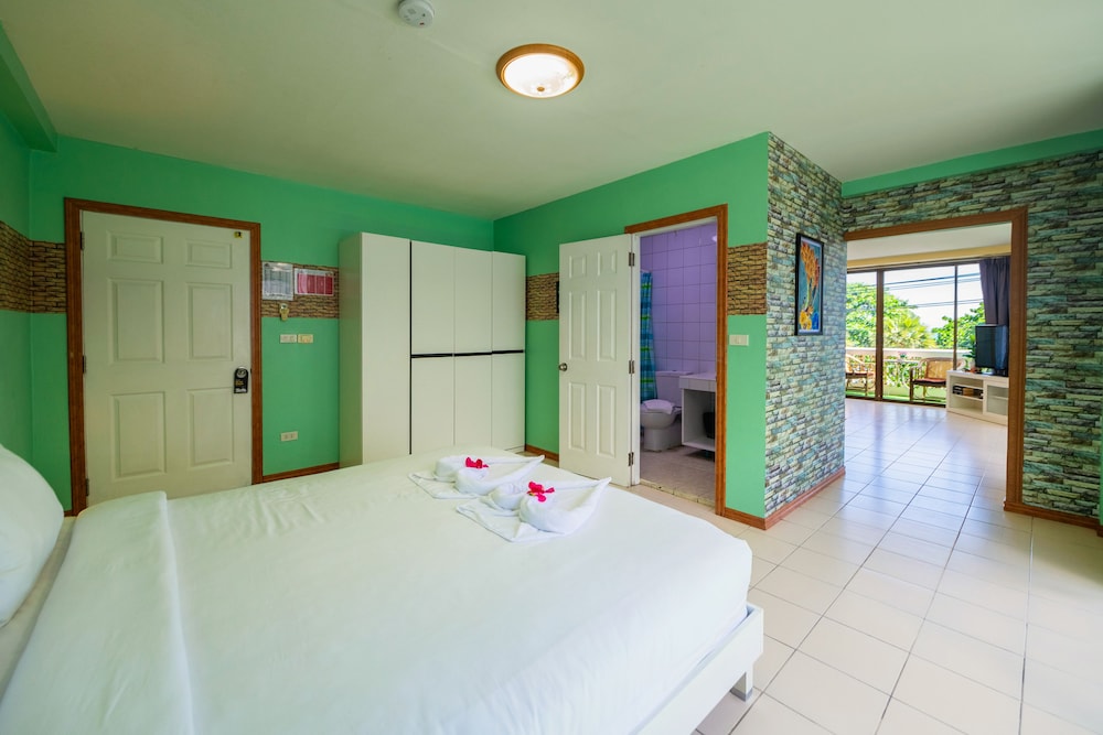 SUITE, KING BED, OCEAN VIEW
