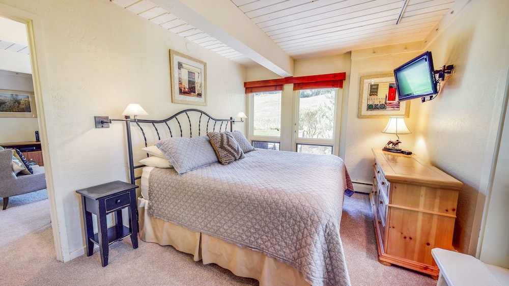 Laurelwood A Destination Residence 19/76
