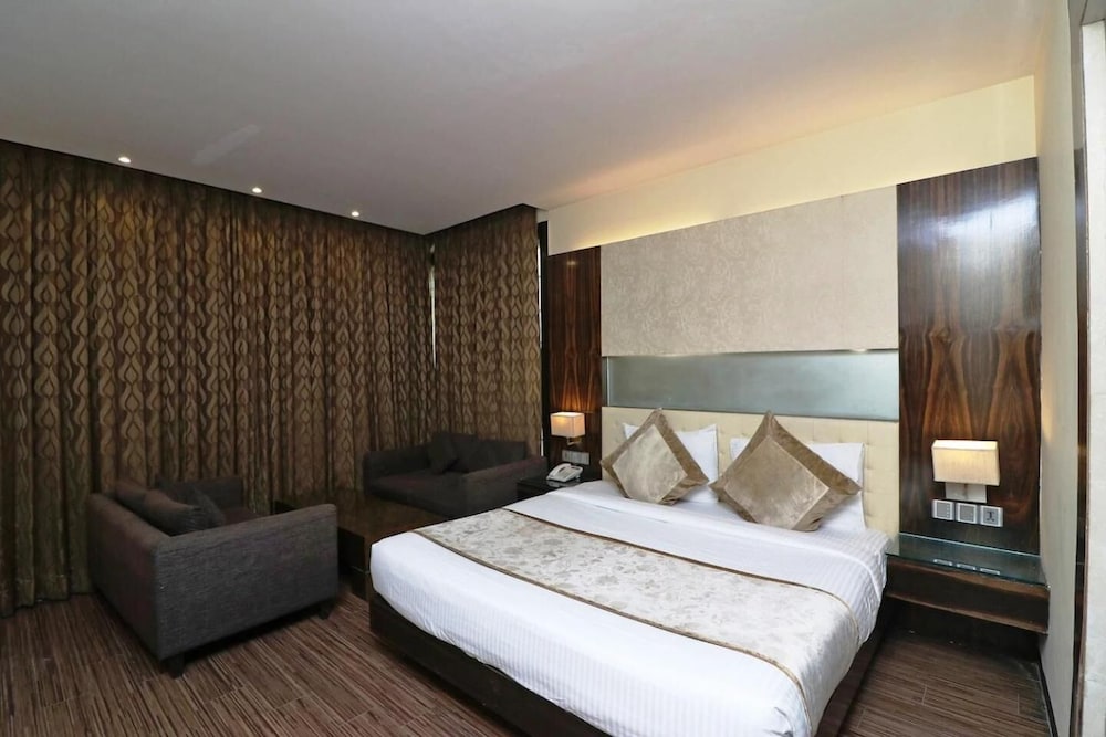 HOTEL PRIVATE AFFAIR 18/35