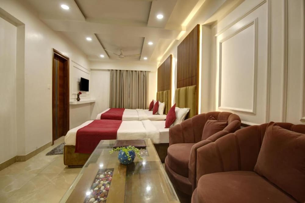 Hotel Shanti Plaza 40/50
