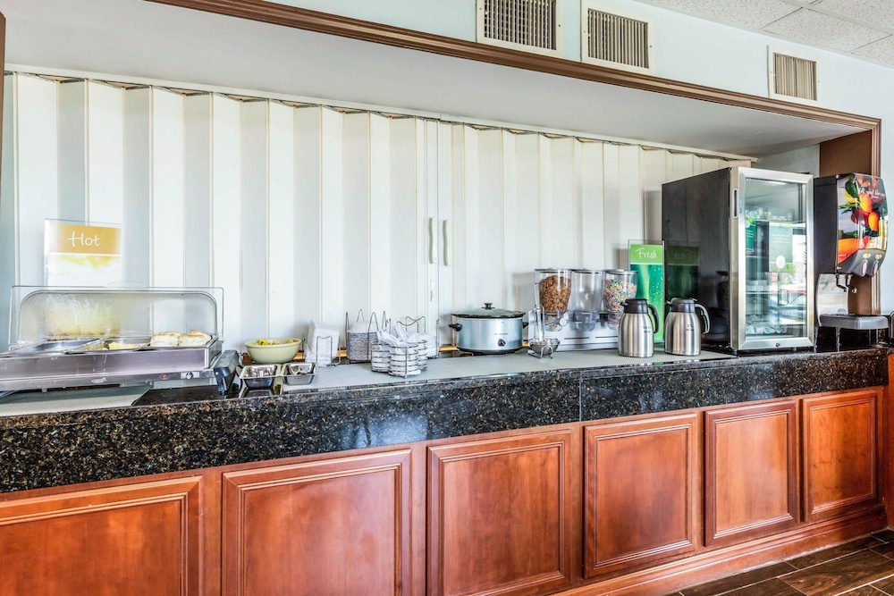 Quality Suites Paducah KY 5/57