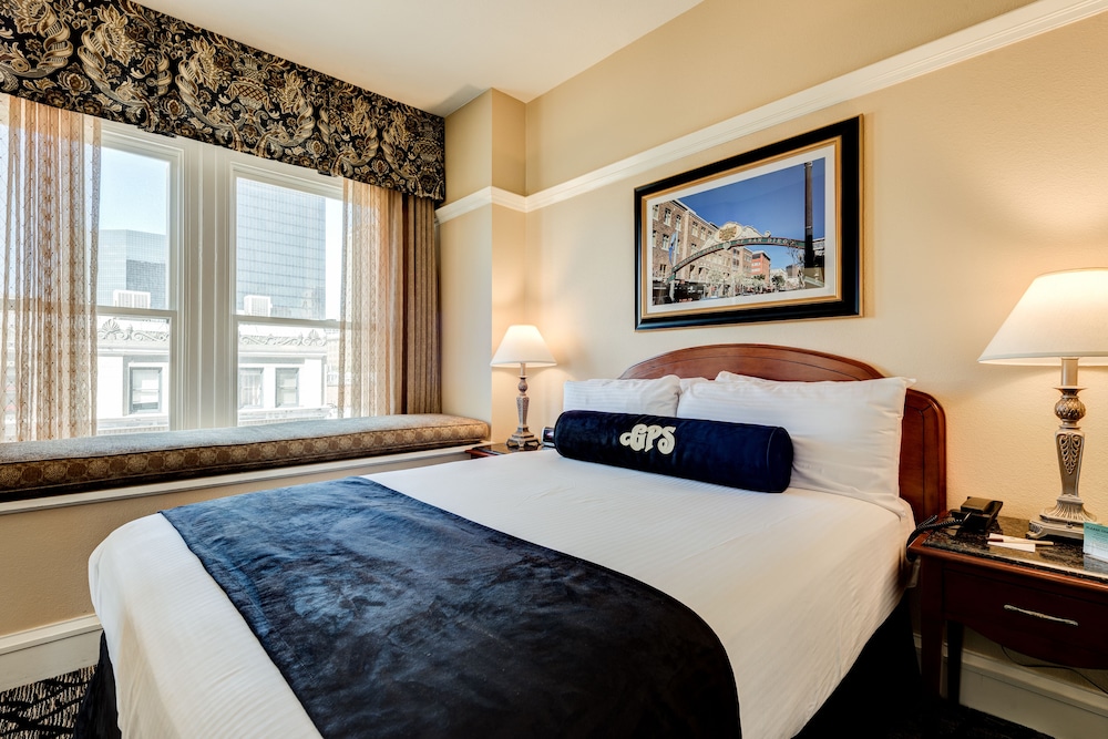 Gaslamp Plaza Suites 17/68