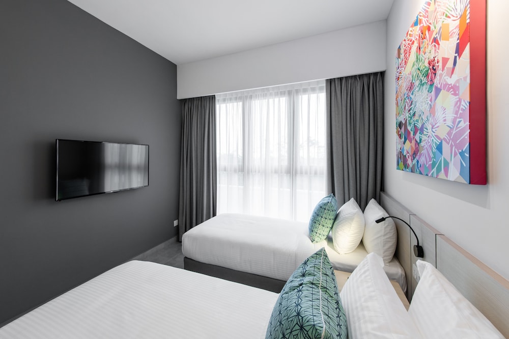 The Canvas Hotel 11/42