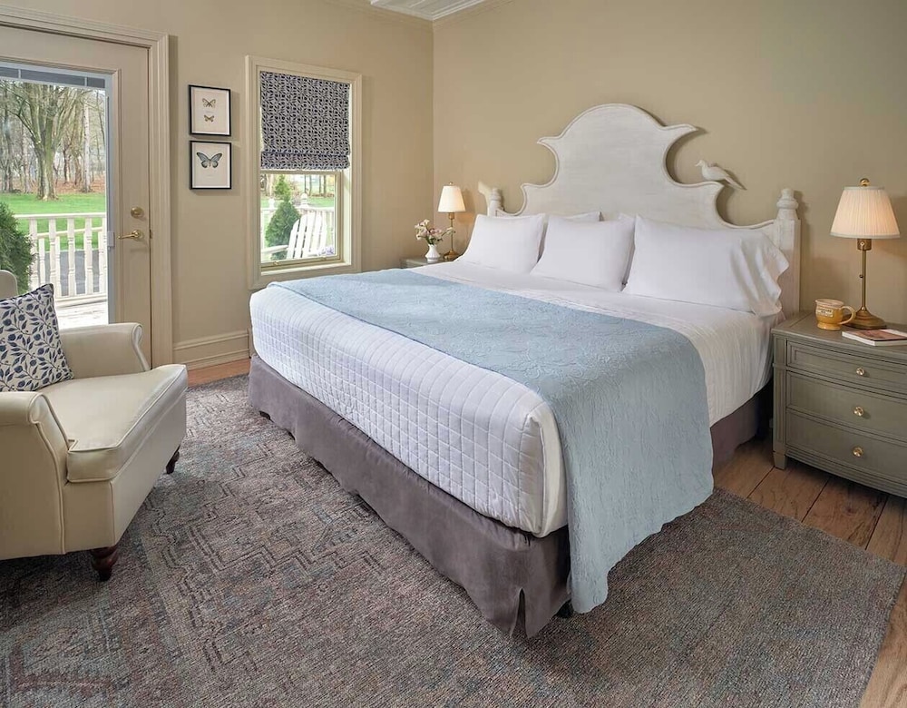 Petite, King Bed