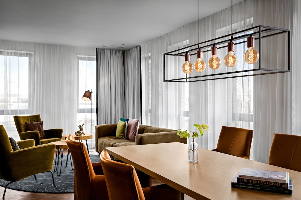 RENAISSANCE AMSTERDAM SCHIPHOL AIRPORT HOTEL 20/36