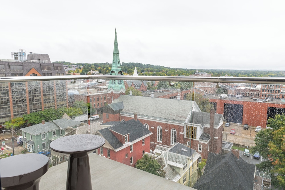 AC Hotel Burlington 3/50