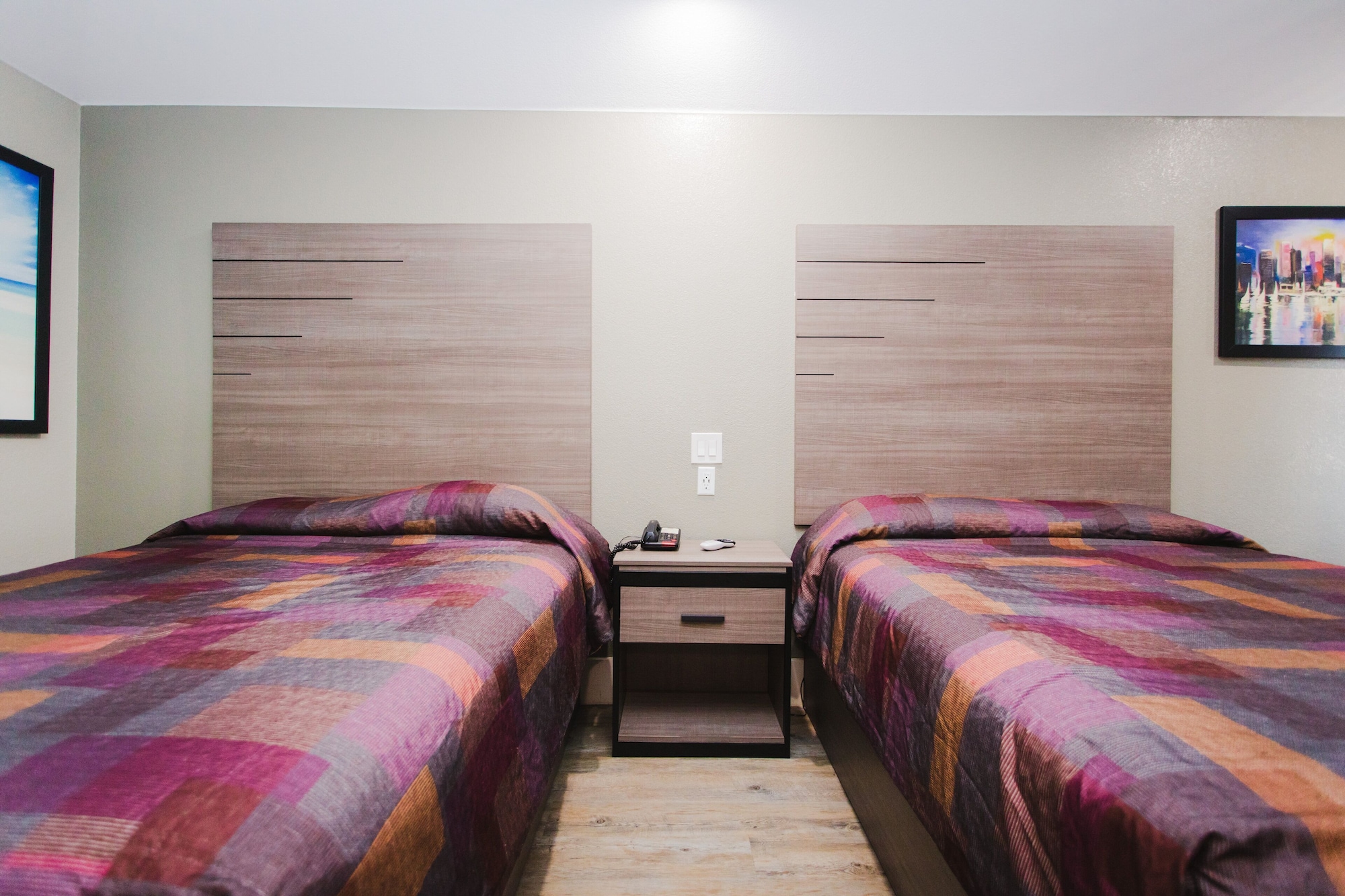 EXCLUSIVE, 2 QUEEN BEDS