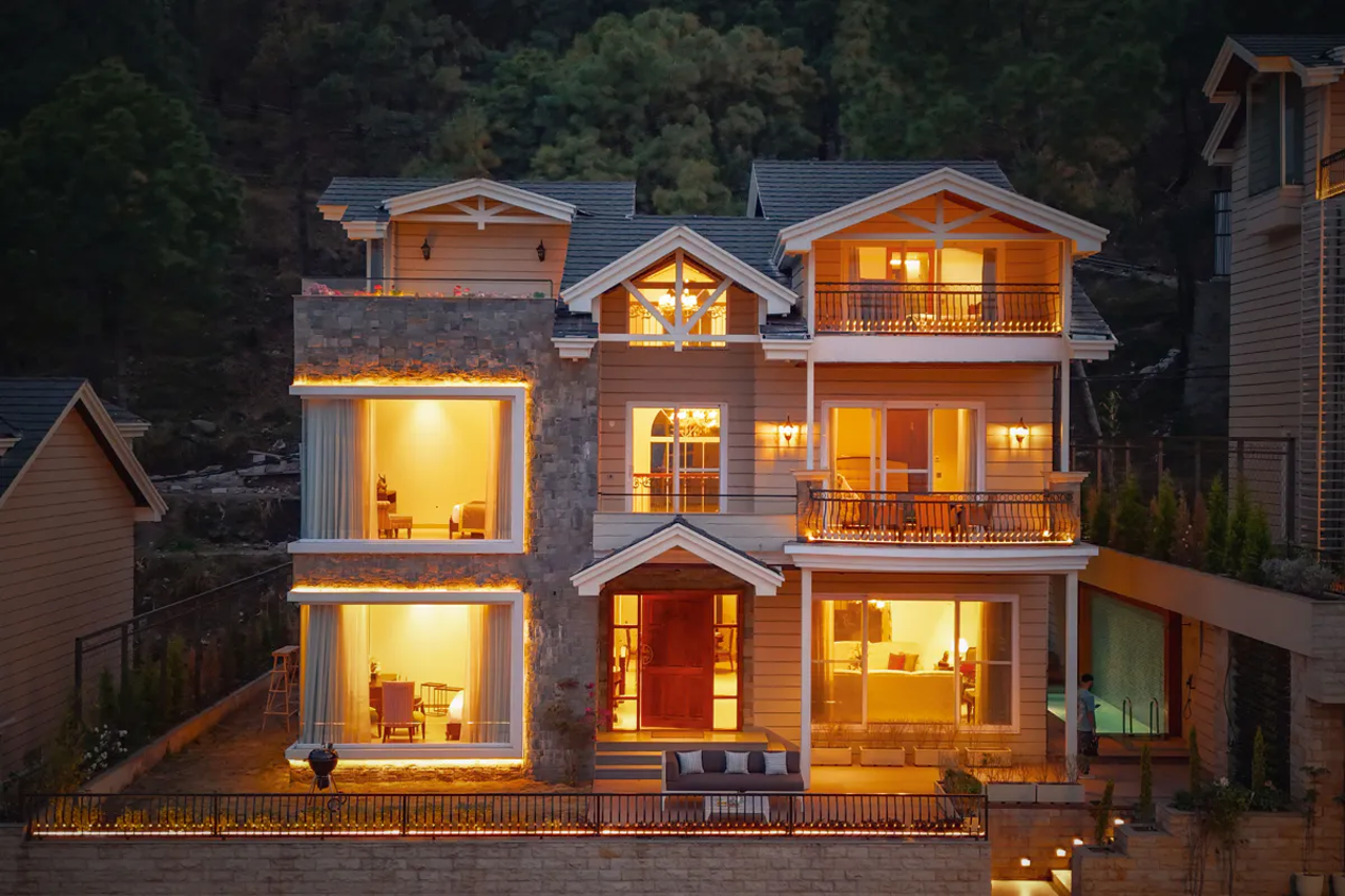 ELIVAAS Prive The Royce Orchid Luxe 4 BHK Hilltop Villa With Steam Room, Pvt Pool & 360 Hill Views in KASAULI