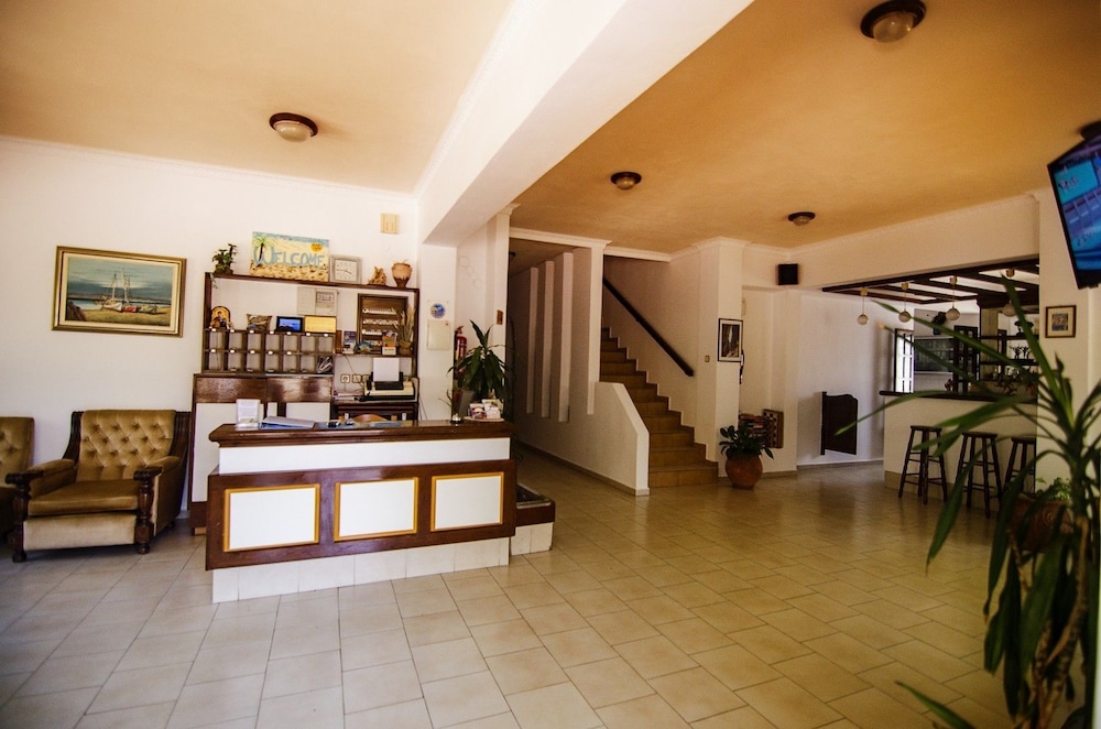 Aghas Hotel 8/60