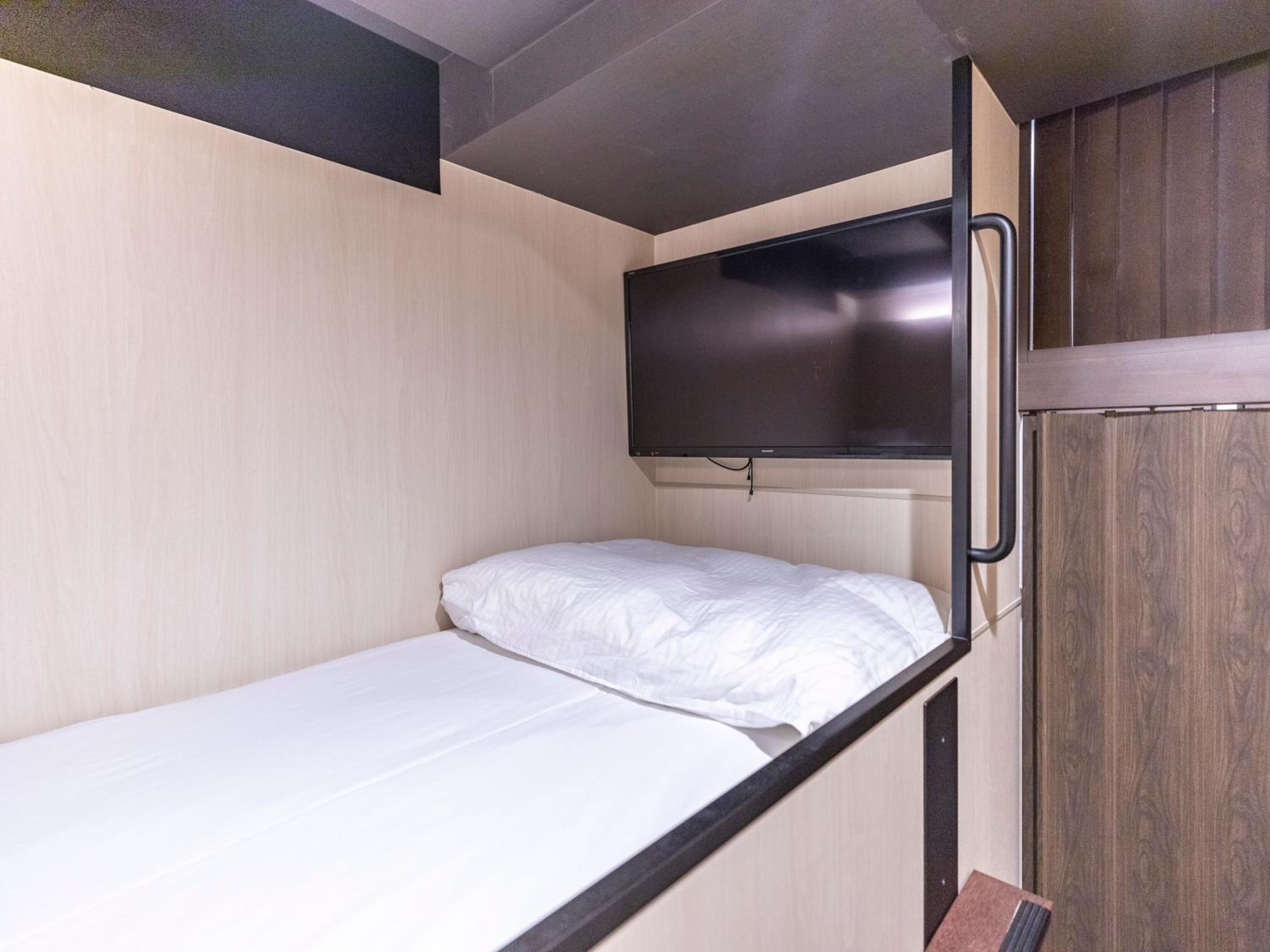 Capsule, Male Dorm, Upper