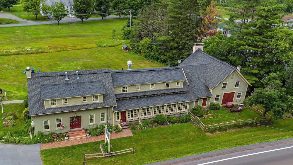 Brass Lantern Inn 6/50