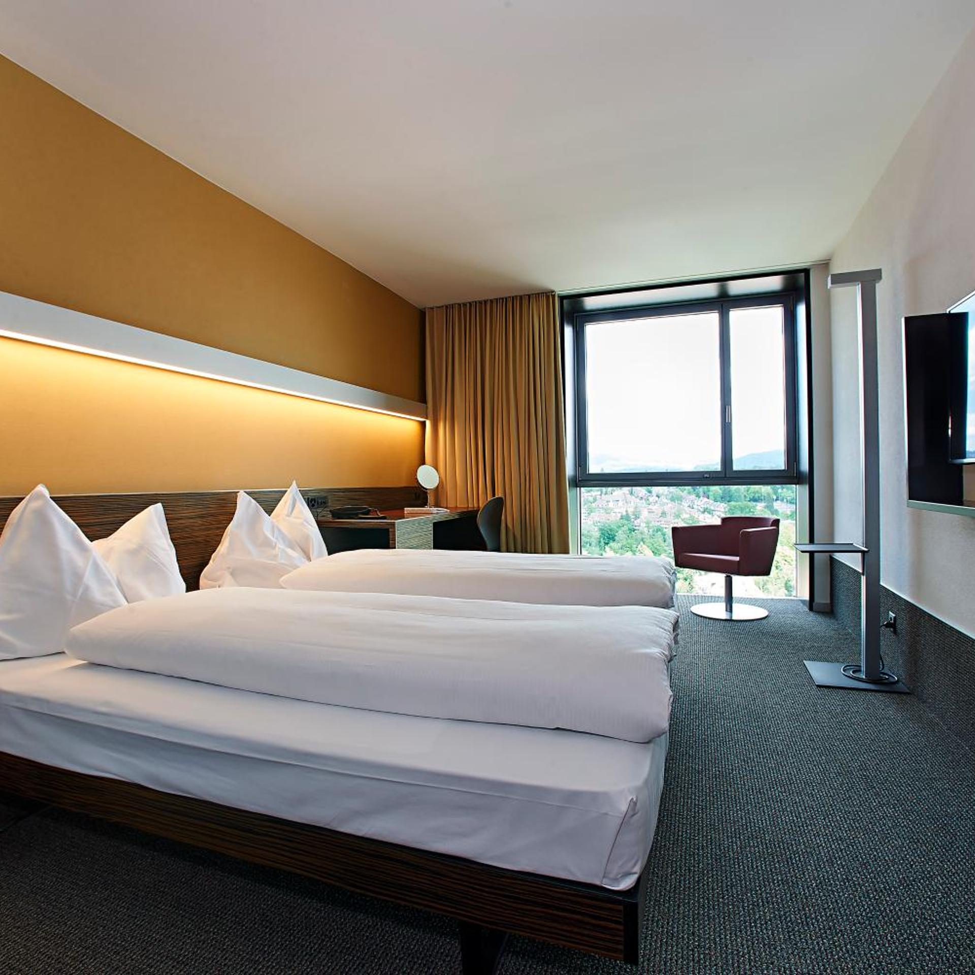 ROOM, DOUBLE OR TWIN BED, CITY VIEW