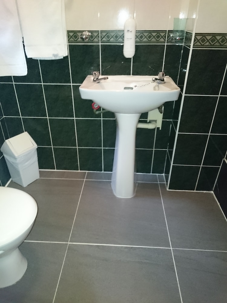 Livingston Lodge Hotel 28/31
