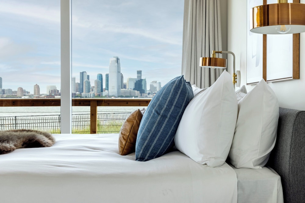 Suite, King Bed