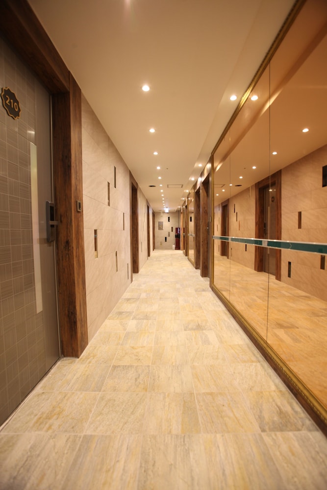Myeongdong Mom House 36/46